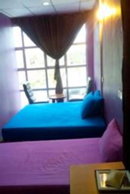 Hijrah Hotel *